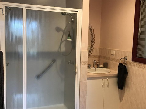 Eagle Bay Views - Kingaroy Accommodation 12