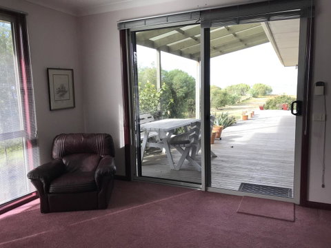 Eagle Bay Views - Kingaroy Accommodation 7