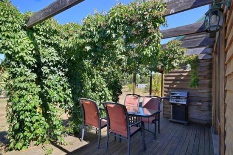 Beechworth Cedar Cottages - Kingaroy Accommodation 12