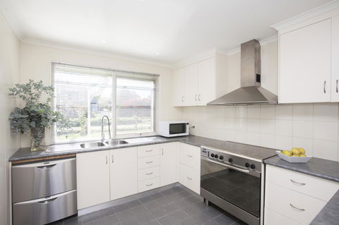 Beechworth Cedar Cottages - Kingaroy Accommodation 4