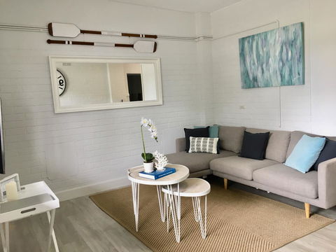 The Wheelhouse - 2BR Waterfront Apt In Town - Kingaroy Accommodation 2