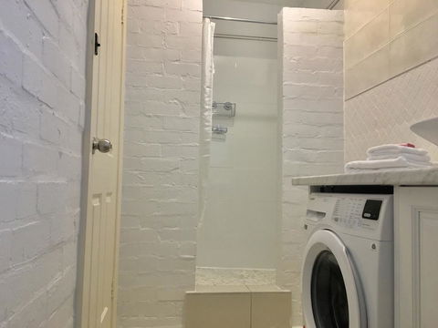 The Wheelhouse - 2BR Waterfront Apt In Town - Kingaroy Accommodation 14