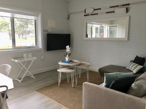 The Wheelhouse - 2BR Waterfront Apt In Town - Kingaroy Accommodation 1