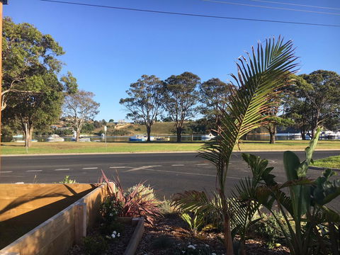 The Wheelhouse - 2BR Waterfront Apt In Town - Kingaroy Accommodation 15