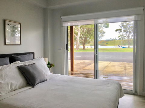 The Wheelhouse - 2BR Waterfront Apt In Town - Kingaroy Accommodation 3