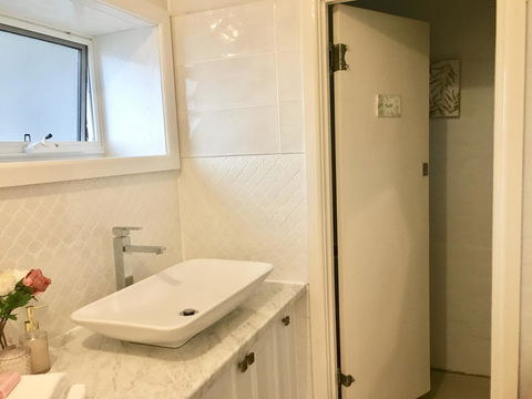 The Wheelhouse - 2BR Waterfront Apt In Town - Kingaroy Accommodation 12