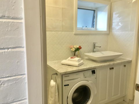 The Wheelhouse - 2BR Waterfront Apt In Town - Kingaroy Accommodation 13