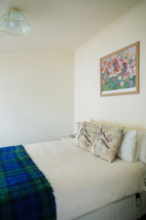 Miss Pym's Cottage - Kingaroy Accommodation 16