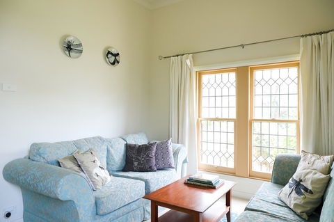 Miss Pym's Cottage - Kingaroy Accommodation 40