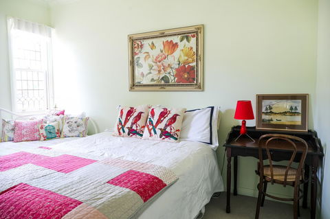Miss Pym's Cottage - Kingaroy Accommodation 23