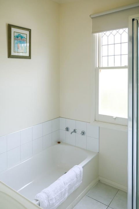 Miss Pym's Cottage - Kingaroy Accommodation 10