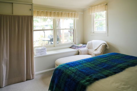 Miss Pym's Cottage - Kingaroy Accommodation 17