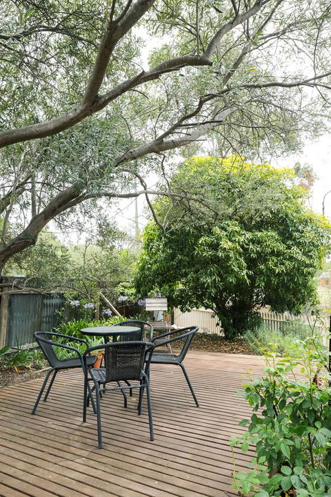 Miss Pym's Cottage - Kingaroy Accommodation 5