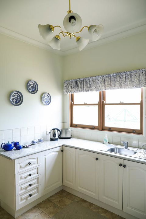 Miss Pym's Cottage - Kingaroy Accommodation 27