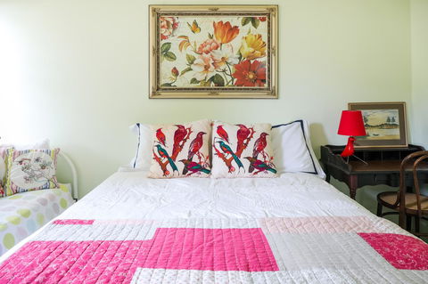 Miss Pym's Cottage - Kingaroy Accommodation 24