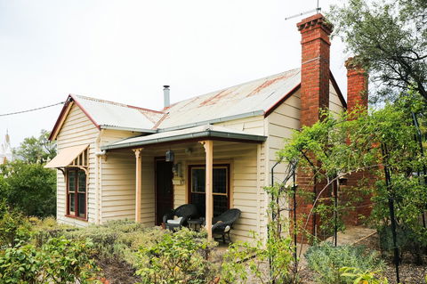 Miss Pym's Cottage - Kingaroy Accommodation 2
