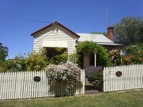 Miss Pym's Cottage - Kingaroy Accommodation 0