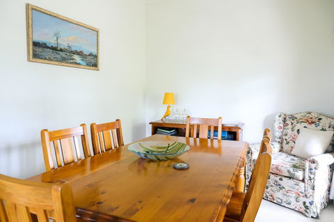Miss Pym's Cottage - Kingaroy Accommodation 37