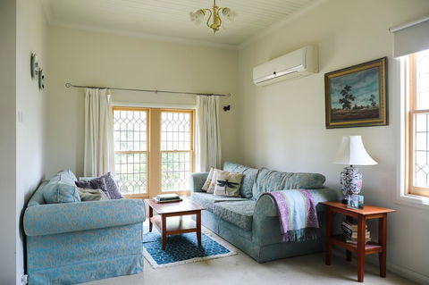 Miss Pym's Cottage - Kingaroy Accommodation 43