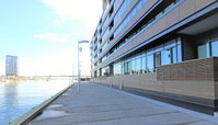 Auzzie Apartments Docklands Melbourne
