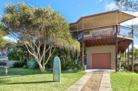 THE BOARDROOM ON BANKSIA - 11 Banksia Ave Bonny Hills - Kingaroy Accommodation 1