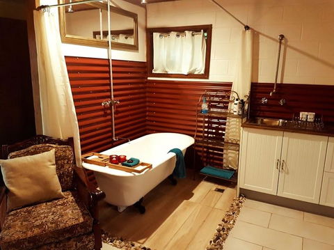 The Cabin - Kingaroy Accommodation 2
