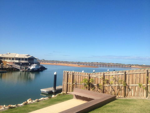 The Carnarvon Luxury Canal Home - Kingaroy Accommodation 2