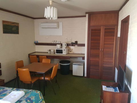 The Club Hotel - Kingaroy Accommodation 2