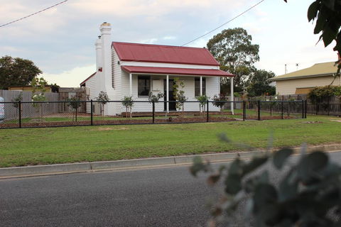 The Cottage - Kingaroy Accommodation 0