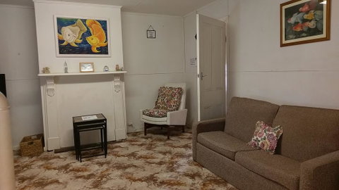 The Crooked Cottage - Kingaroy Accommodation 3