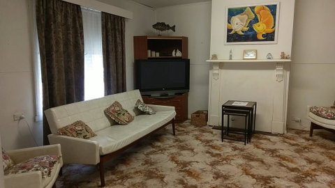The Crooked Cottage - Kingaroy Accommodation 2