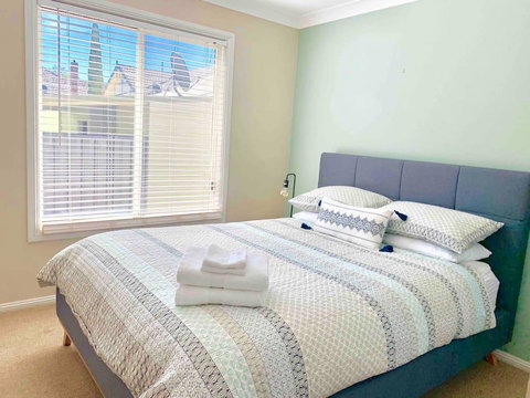 The Entertainer - Downtown Orange, Sleeps 11 - Kingaroy Accommodation 3