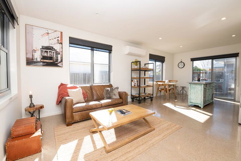 The Endsleigh -1 Bedroom Villa, Free Wifi, Near CBD - Kingaroy Accommodation 2