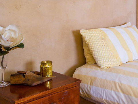 The Farmhouse - Grape Vines And Rolling Green Hills - Kingaroy Accommodation 3