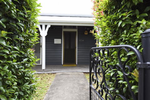 The Grey House - Kingaroy Accommodation 2