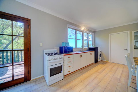 The Hillside Cottage - Kingaroy Accommodation 1