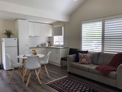 The Kookaburra Cottage - Kingaroy Accommodation 2