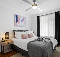 The Neo stylish central apartment with aircon courtyard and Netflix - Kingaroy Accommodation