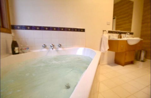 The Orchard Luxury Accommodation - Kingaroy Accommodation 2