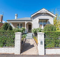The Pearl on Prince  Stylish Cottage CBD Wifi - Kingaroy Accommodation