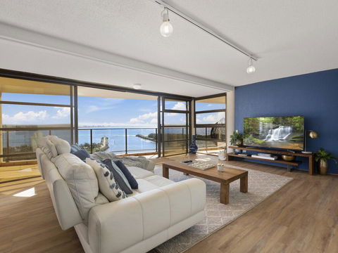 The Penthouse @ Point Cartwright - INSTANT HOTEL WINNER 2019 - Kingaroy Accommodation 1