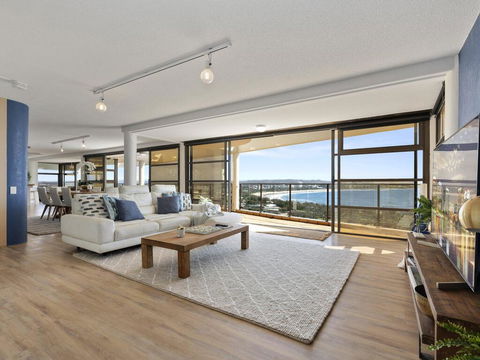 The Penthouse @ Point Cartwright - INSTANT HOTEL WINNER 2019 - Kingaroy Accommodation 0