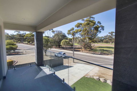 The Races Complex - Kingaroy Accommodation 2