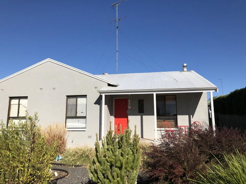 The Red Door - Kingaroy Accommodation 0