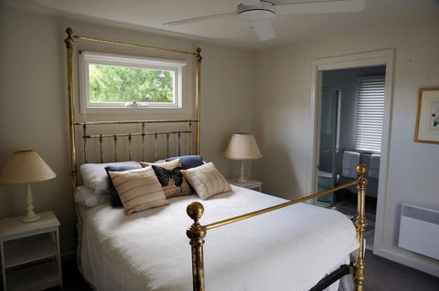 The Red Feather Inn - Kingaroy Accommodation 0