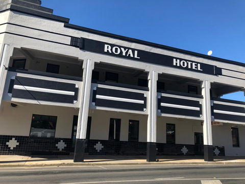 The Royal Hotel, Drouin - Kingaroy Accommodation 1