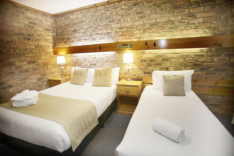 The Settlement Historic Hotel - Kingaroy Accommodation 1