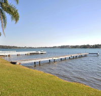 The Studio on the Lake  Fishing Point Lake Macquarie - honestly put the line in and catch fish - Kingaroy Accommodation