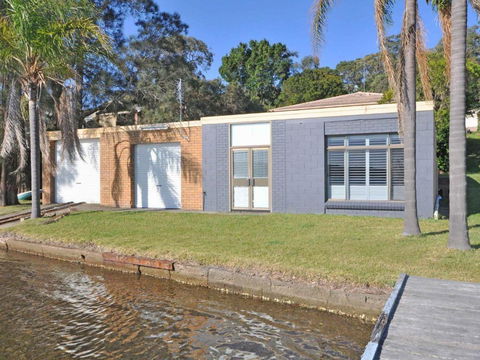 The Studio On The Lake @ Fishing Point, Lake Macquarie - Honestly Put The Line In And Catch Fish - Kingaroy Accommodation 1