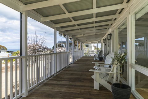 The Summer House Retreat Torquay - Kingaroy Accommodation 1